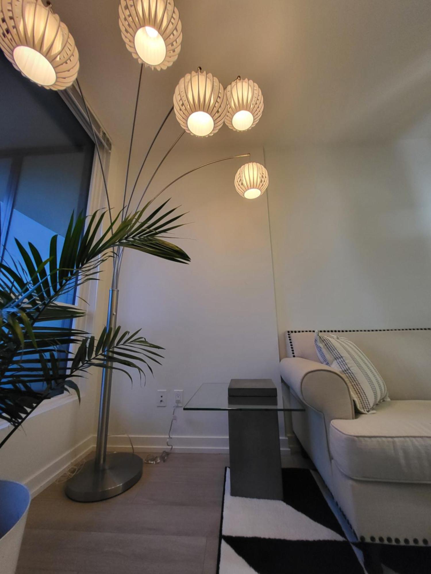 Your Perfect Escape - Modern Landmark In Downtown - Free Parking- Premium Location Apartment Calgary