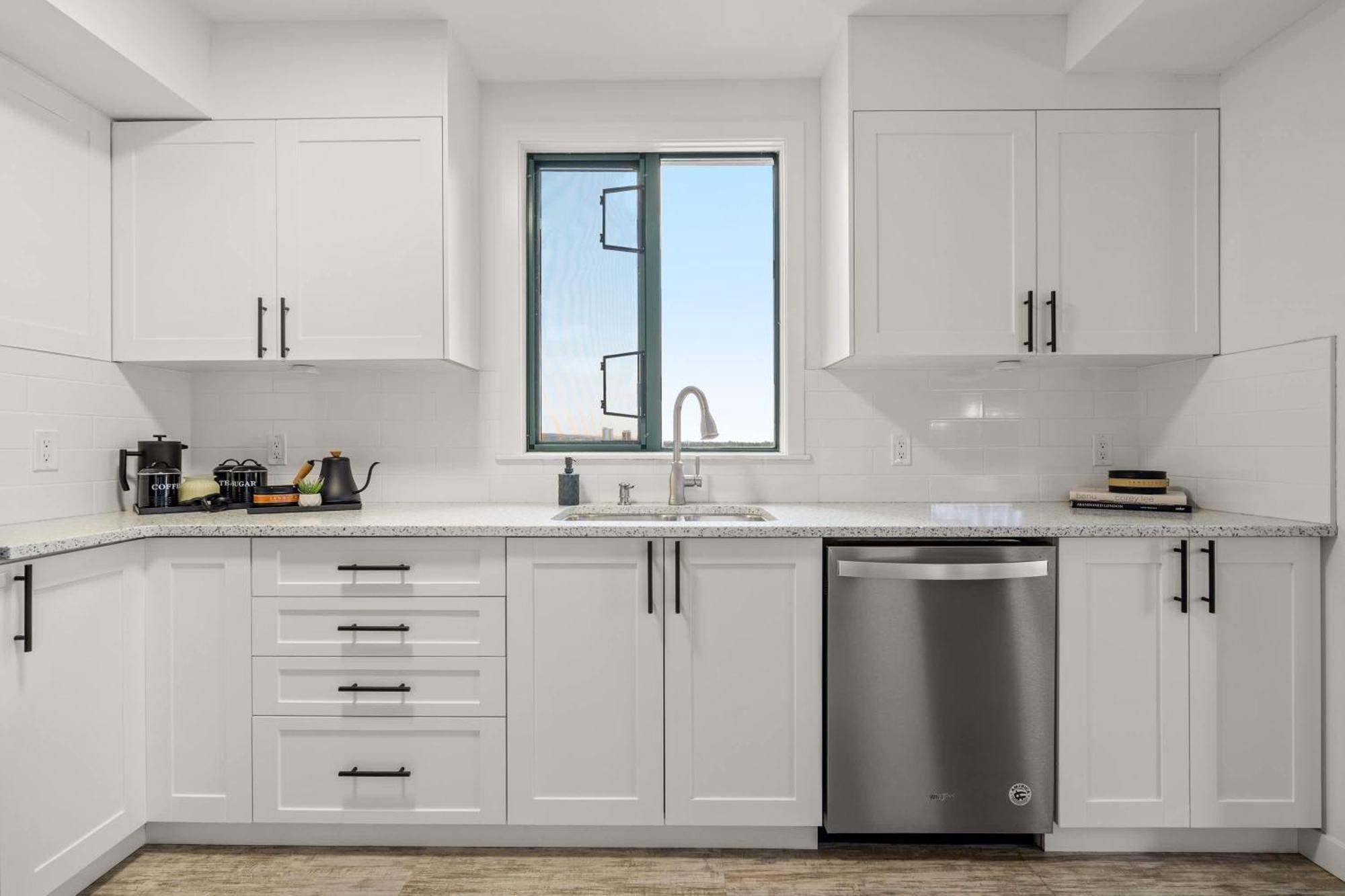 The Loki I Patio & Bbq I Sleeps 5 I Downtown I Tv Holiday home Calgary