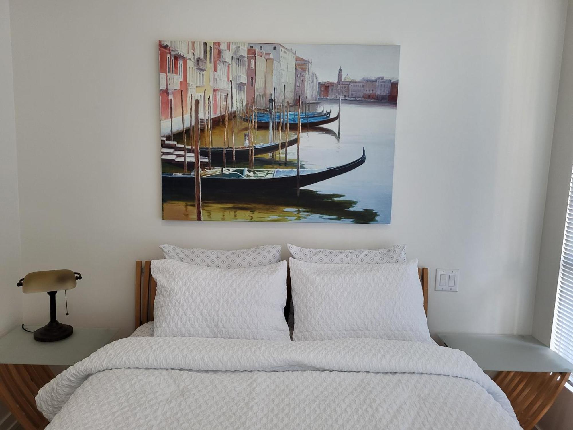 Your Perfect Escape - Modern Landmark In Downtown - Free Parking- Premium Location Apartment Calgary