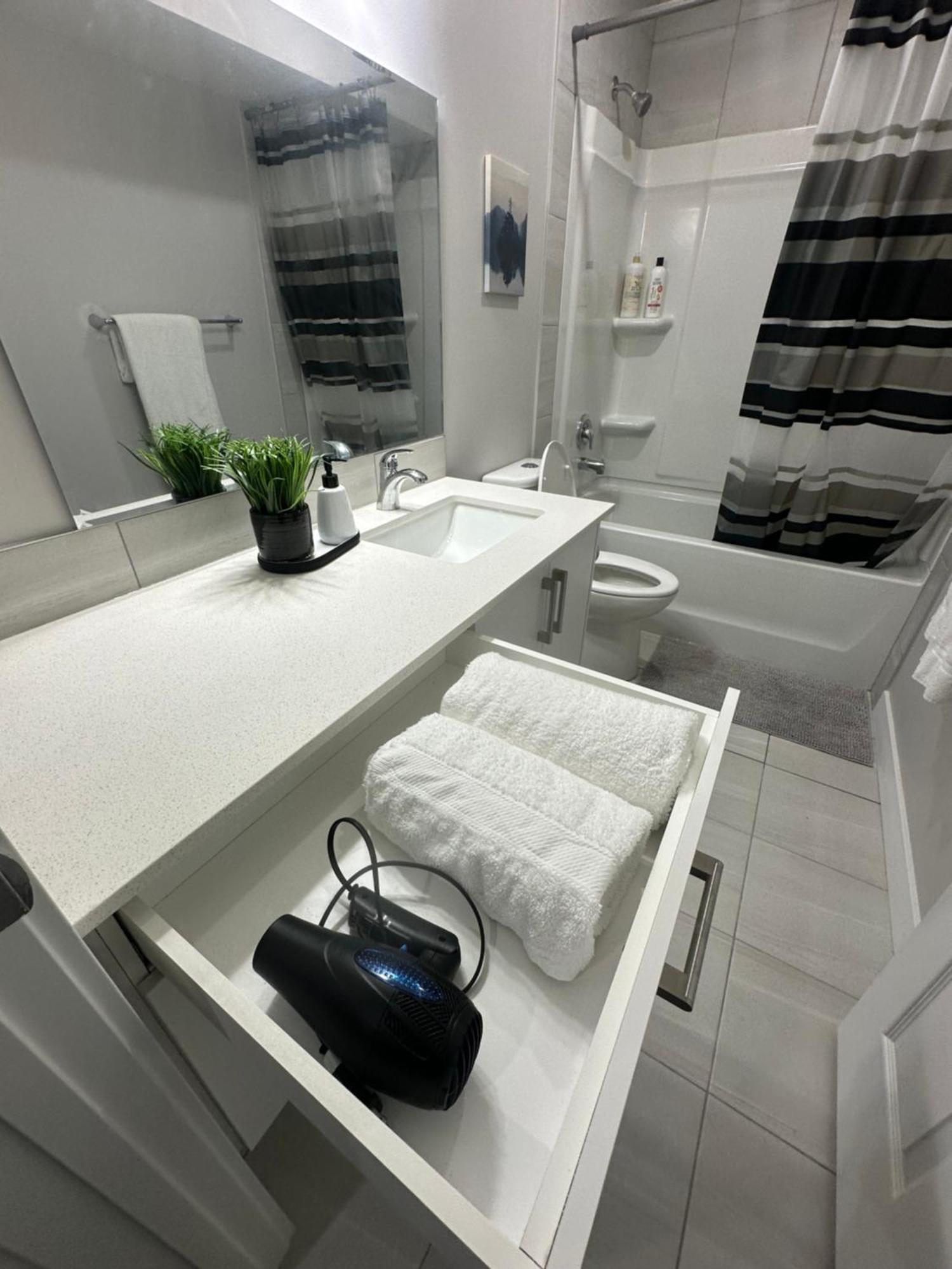A Peaceful Cozy And Sparkling In A Very Serene Atmosphere Calgary