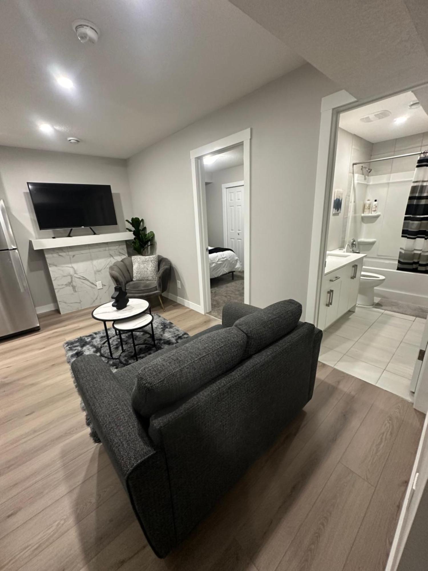 A Peaceful Cozy And Sparkling In A Very Serene Atmosphere Apartment Calgary