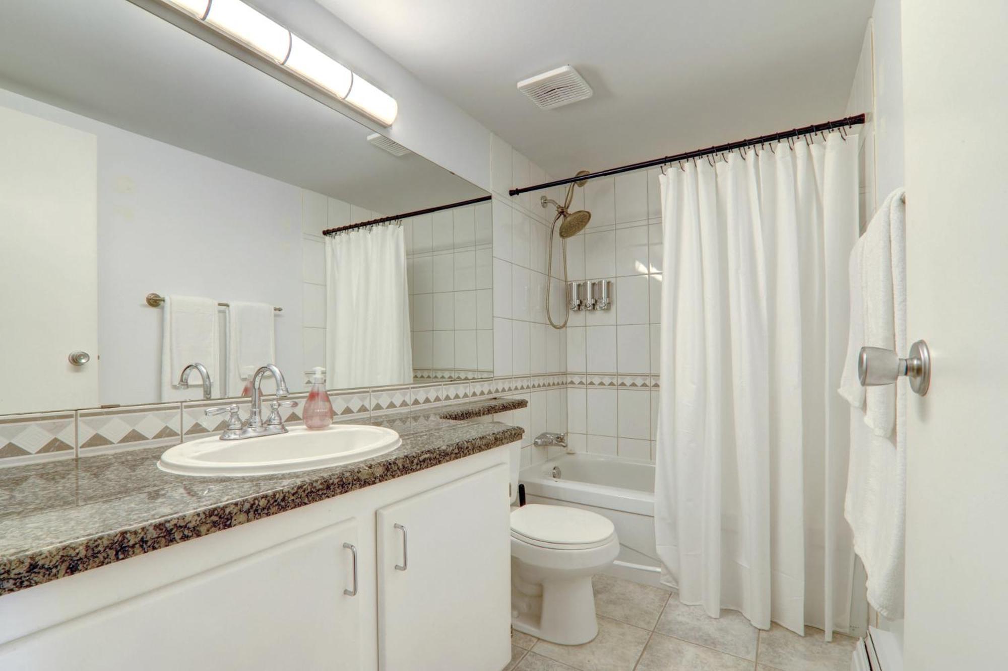 Corner 2br, Stampede & Dt Views By Doorbed