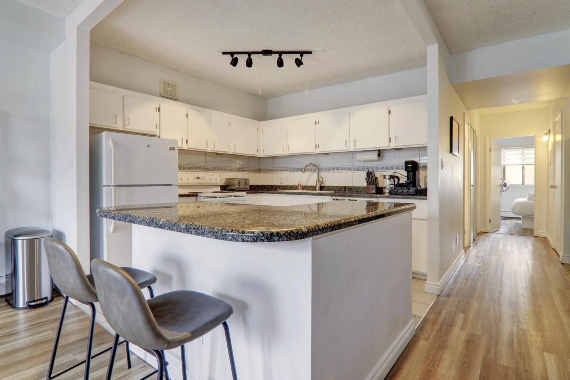 Corner 2br, Stampede & Dt Views By Doorbed Apartment Calgary