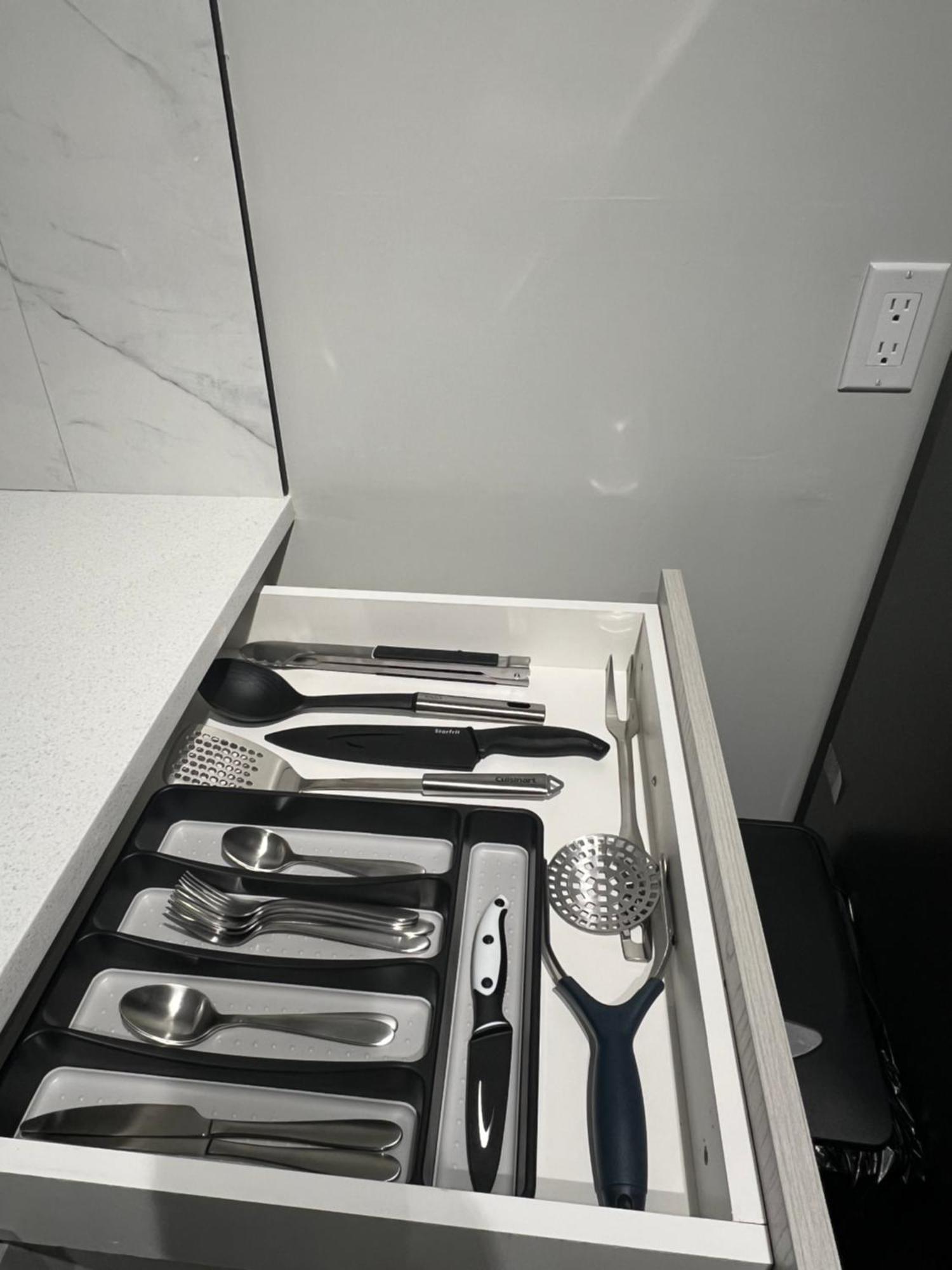 Modern 2 Bedroom Apartment *