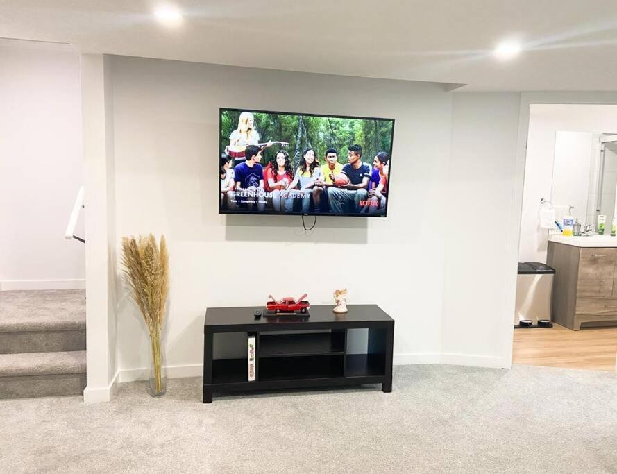 Khen Apartment Calgary