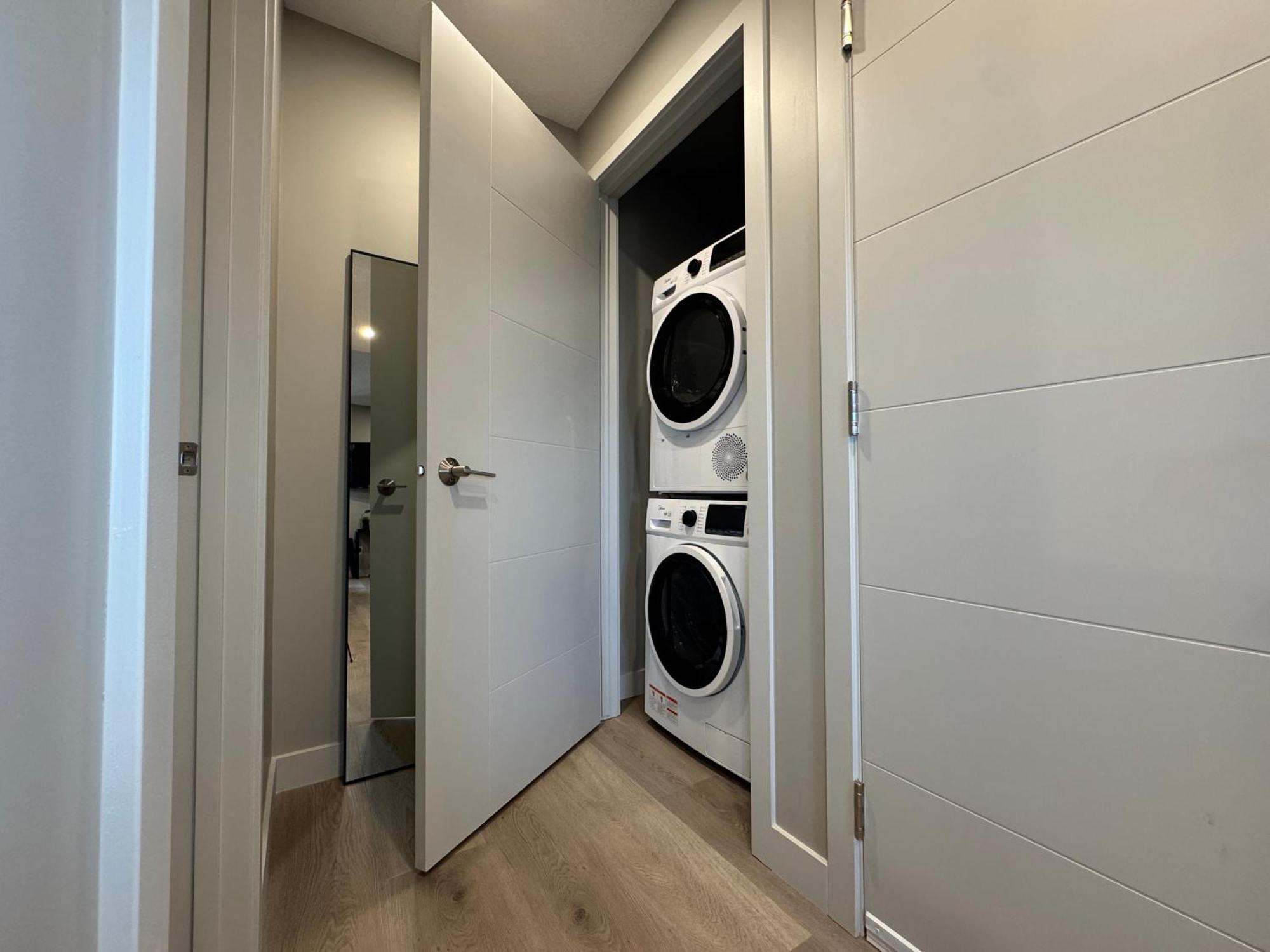 Apartment 1br With Patio, Full Kitchen & Free Parking Calgary