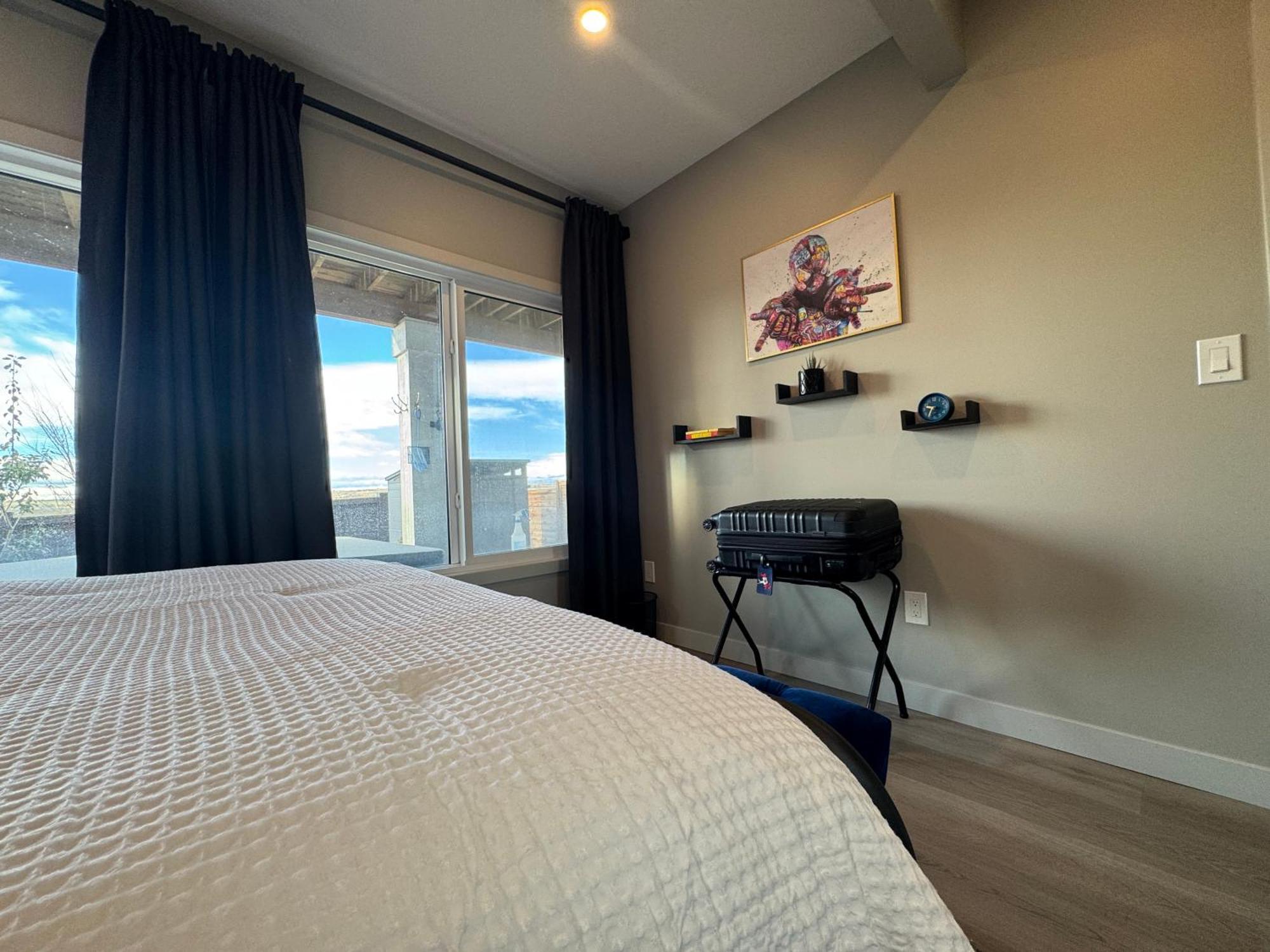 1br With Patio, Full Kitchen & Free Parking * Calgary
