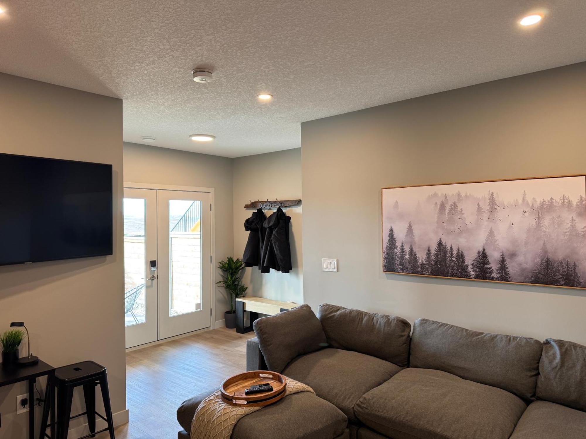 1br With Patio, Full Kitchen & Free Parking Calgary