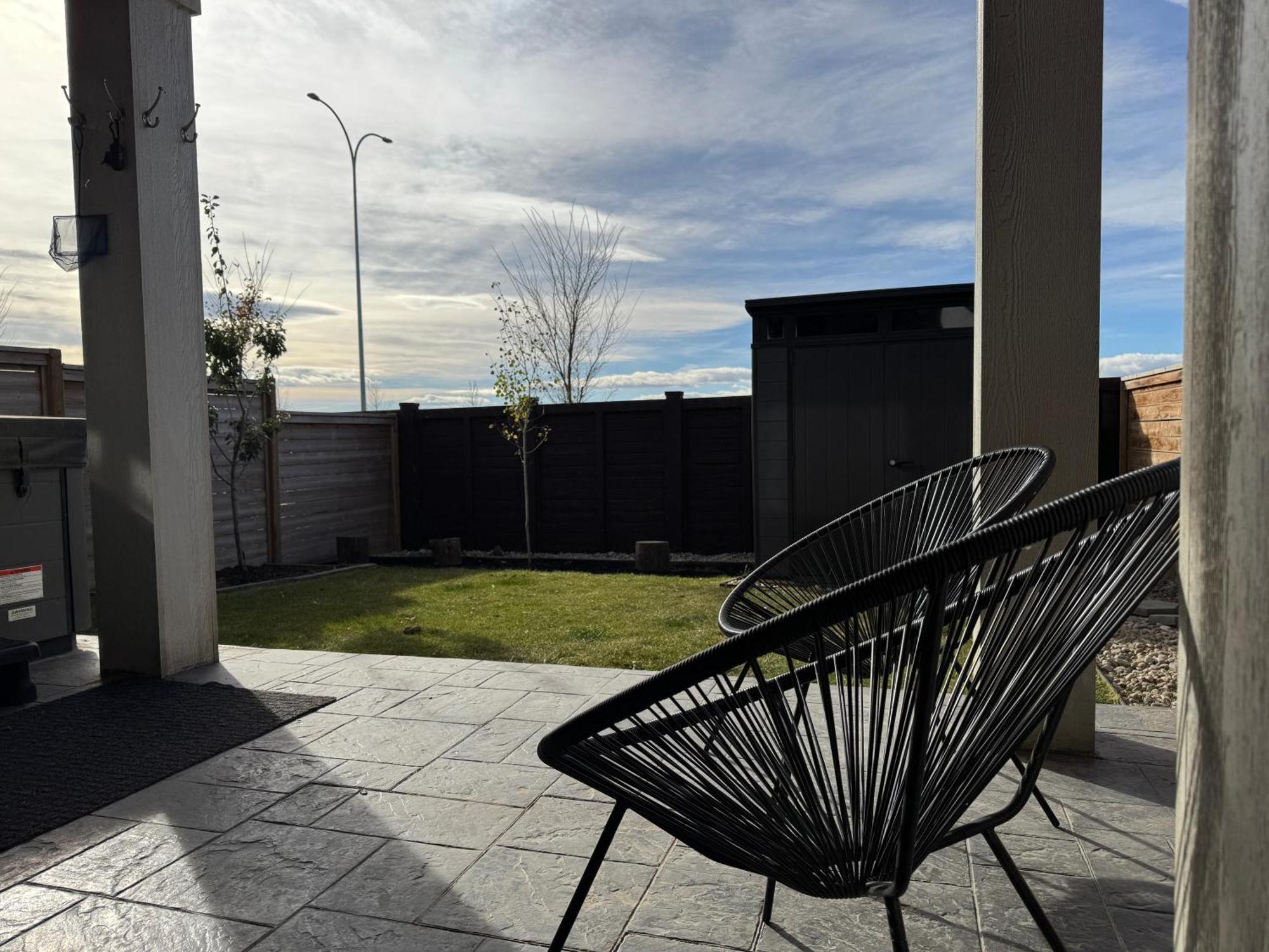1br With Patio, Full Kitchen & Free Parking Apartment