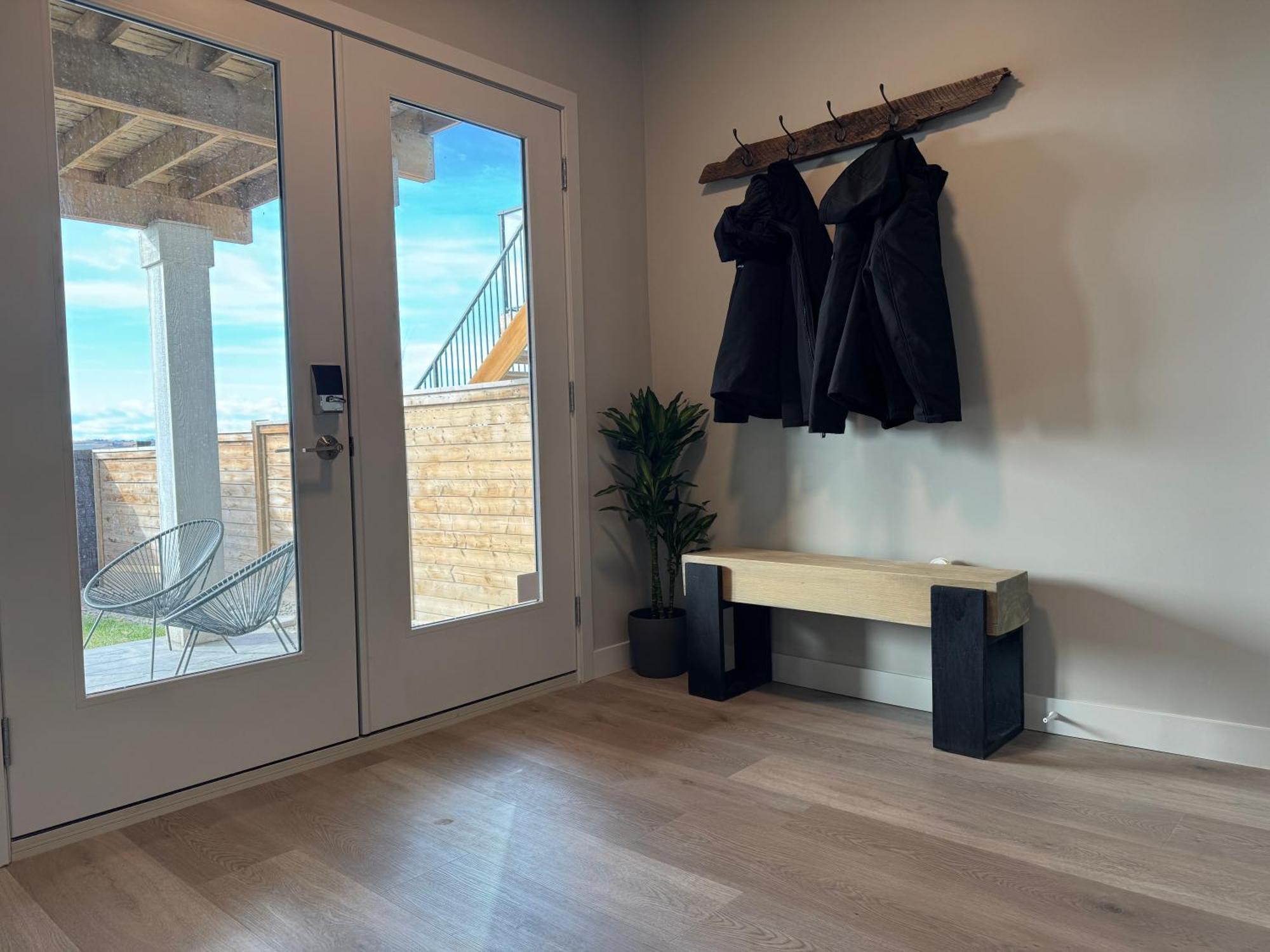 Apartment 1br With Patio, Full Kitchen & Free Parking Calgary