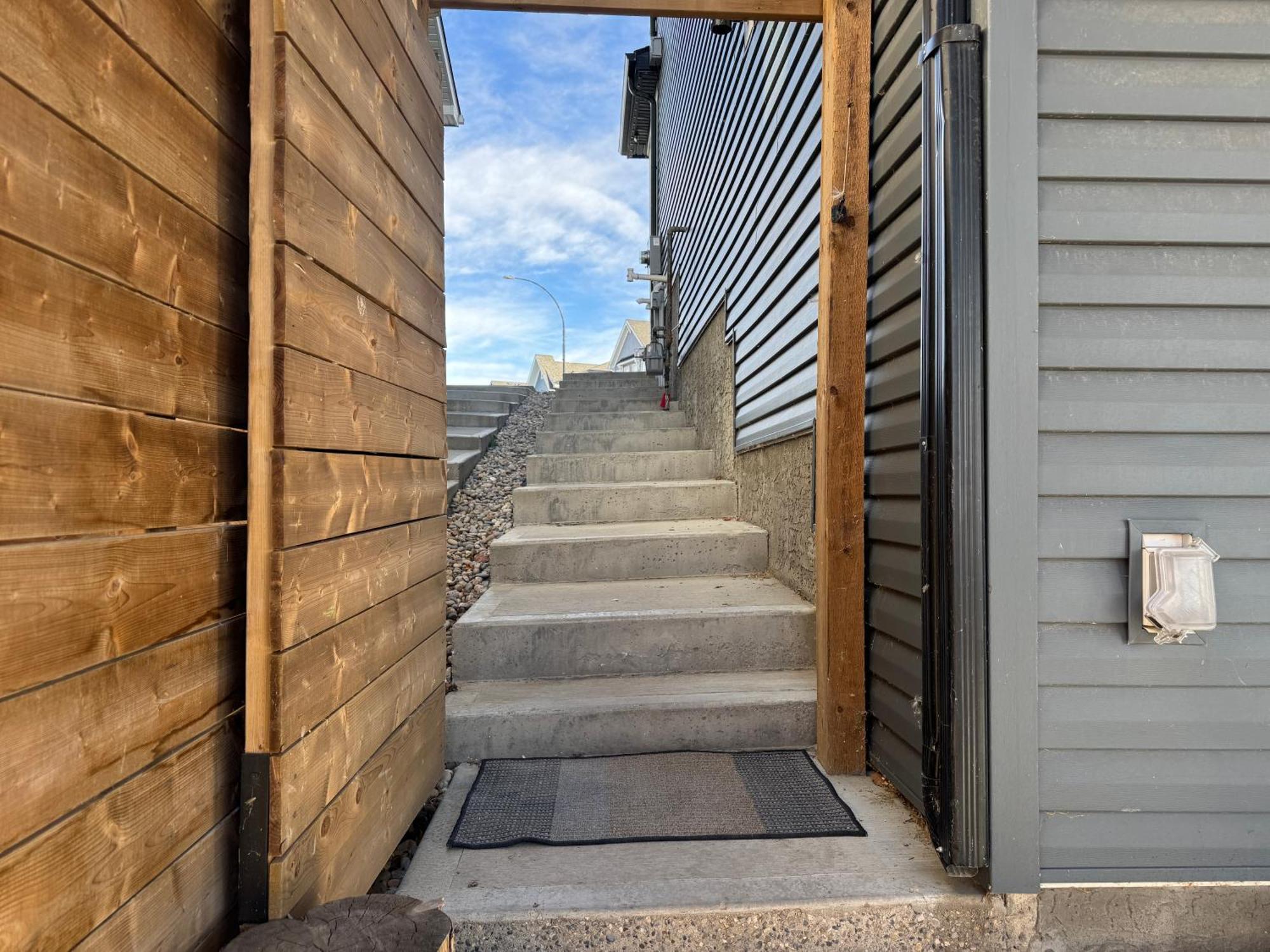 1br With Patio, Full Kitchen & Free Parking Calgary