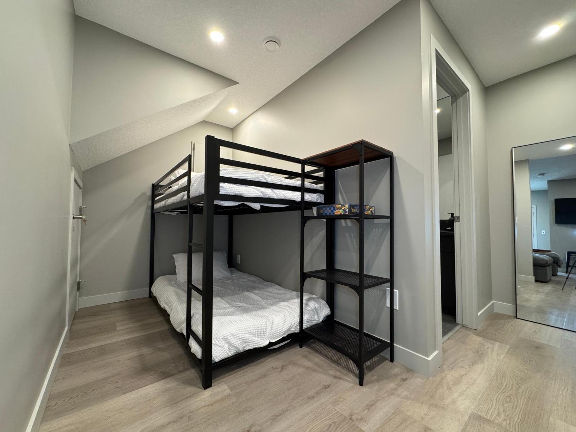 Apartment 1br With Patio, Full Kitchen & Free Parking