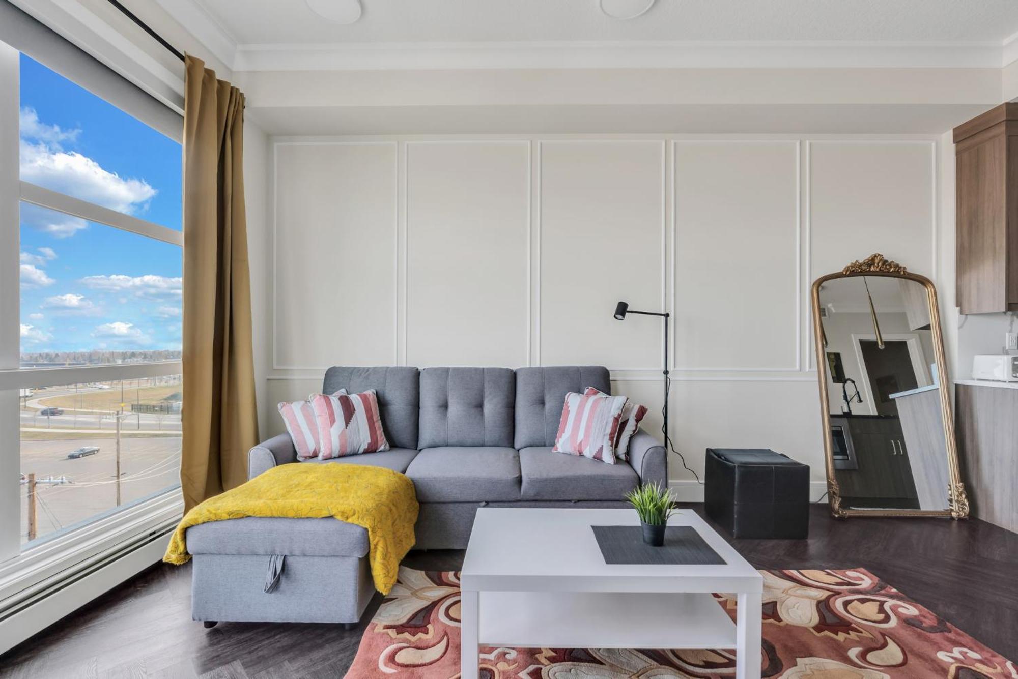 Stylish In Currie Barracks Apartment *