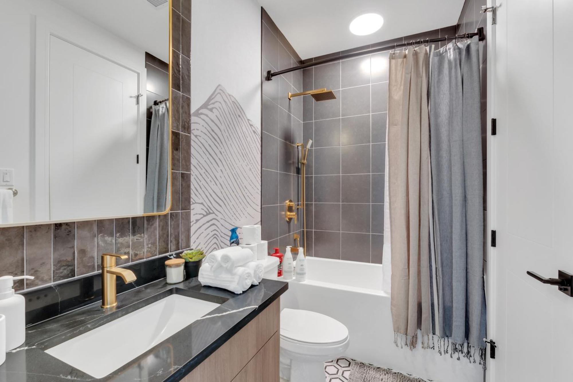 Stylish In Currie Barracks Apartment *
