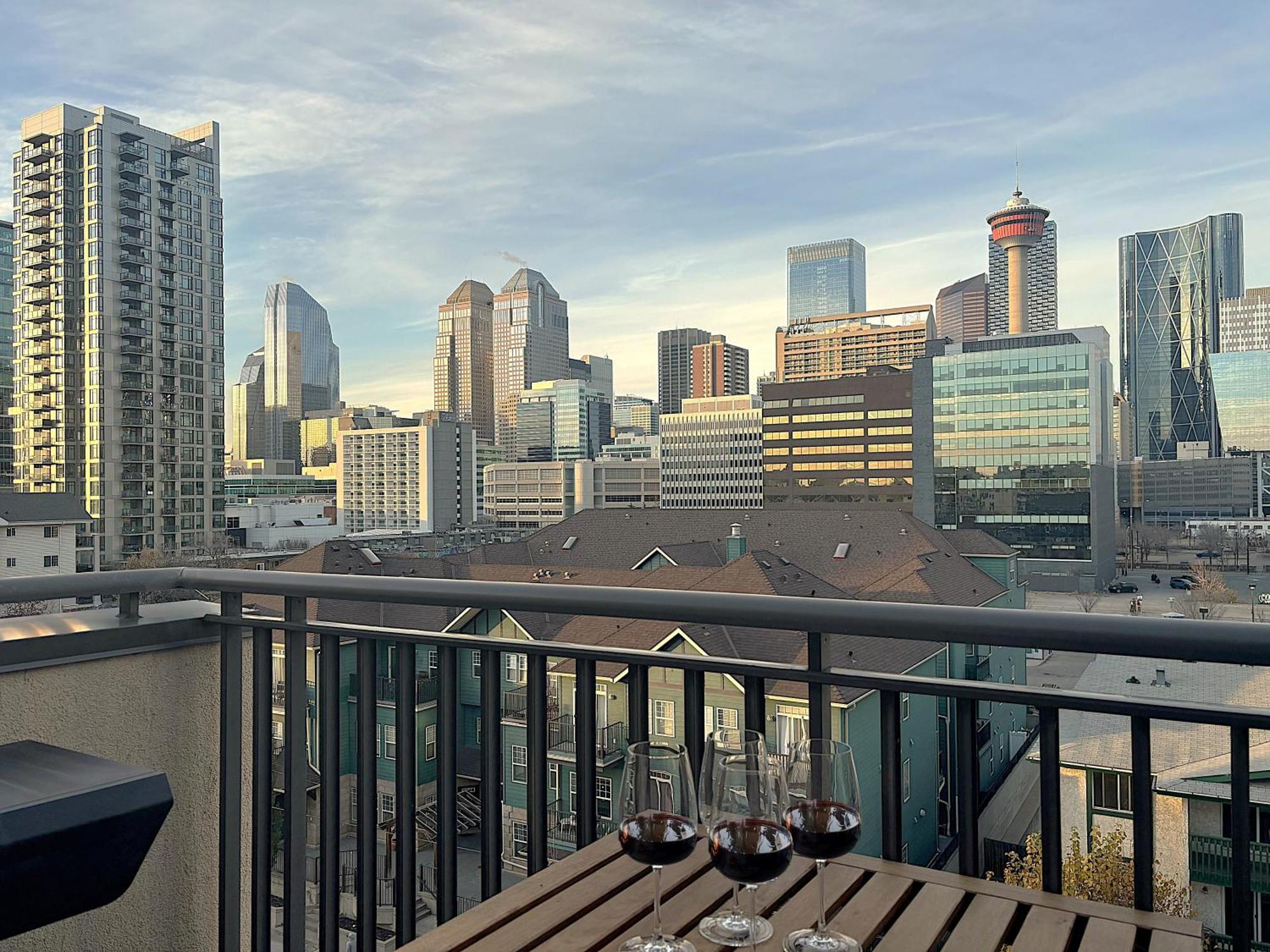 Corner 2br, Stampede & Dt Views By Doorbed Calgary