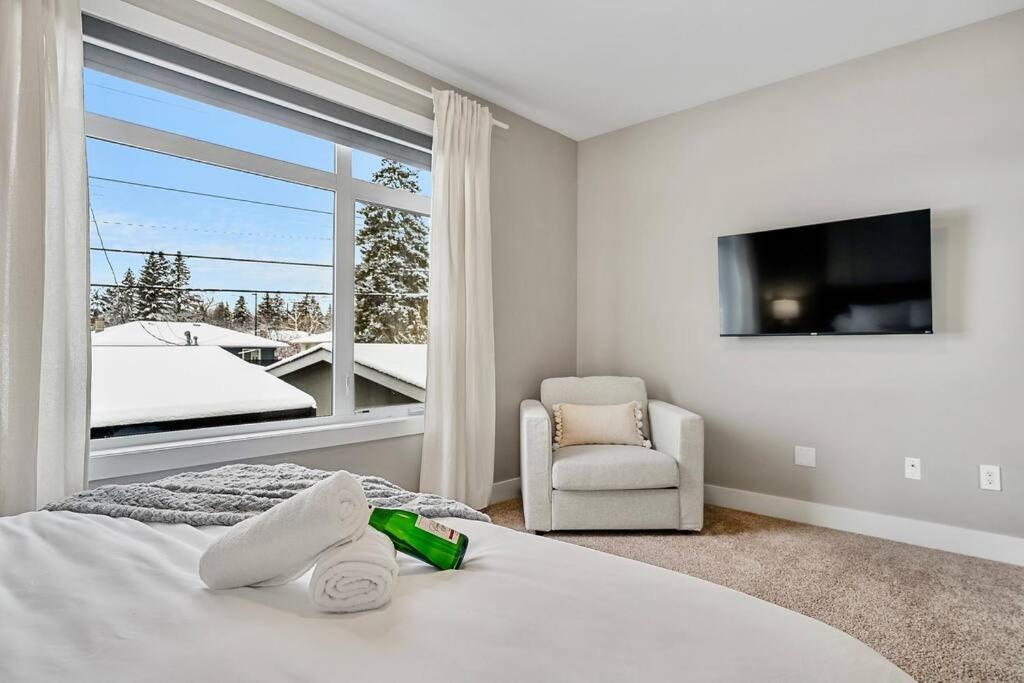 Holiday home Luxury Cityscape Retreat With Hot Tub