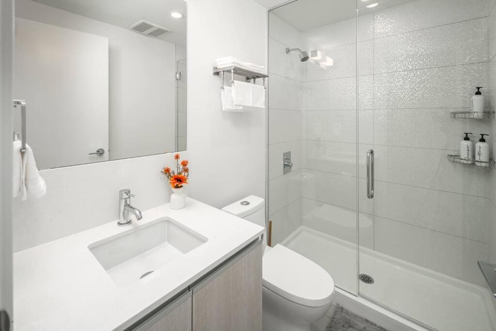 Apartment Luxury Stampede/sky View, Free Parking, Gym Calgary