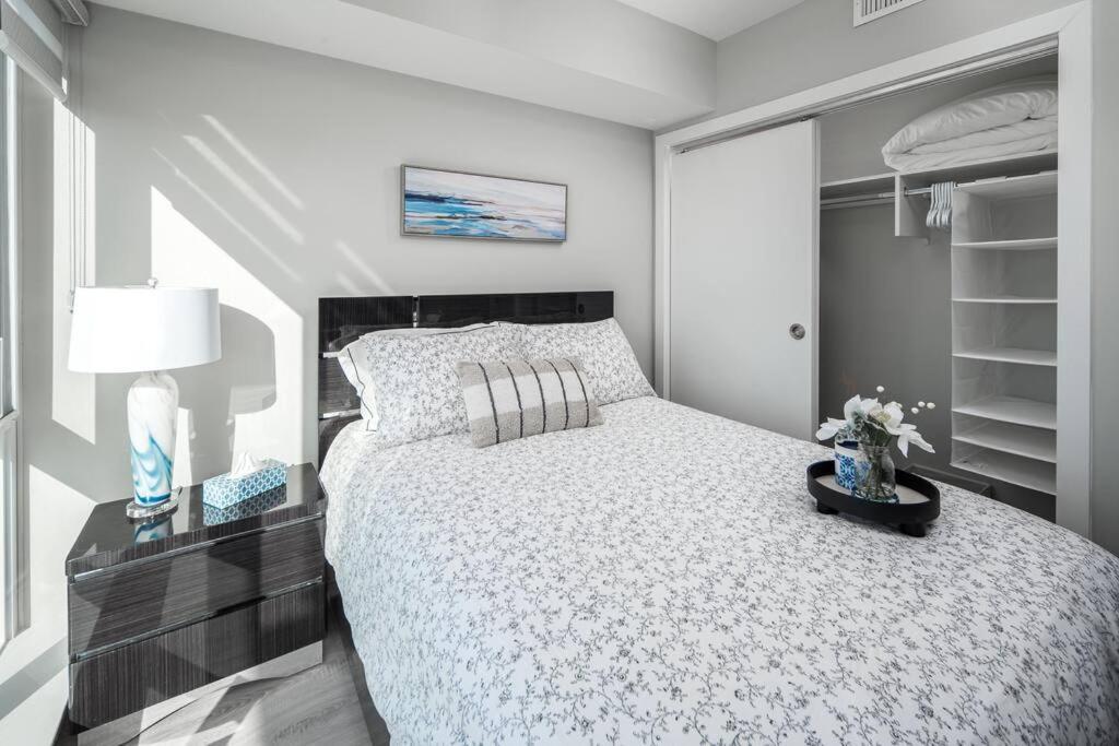 Luxury Stampede/sky View, Free Parking, Gym Apartment