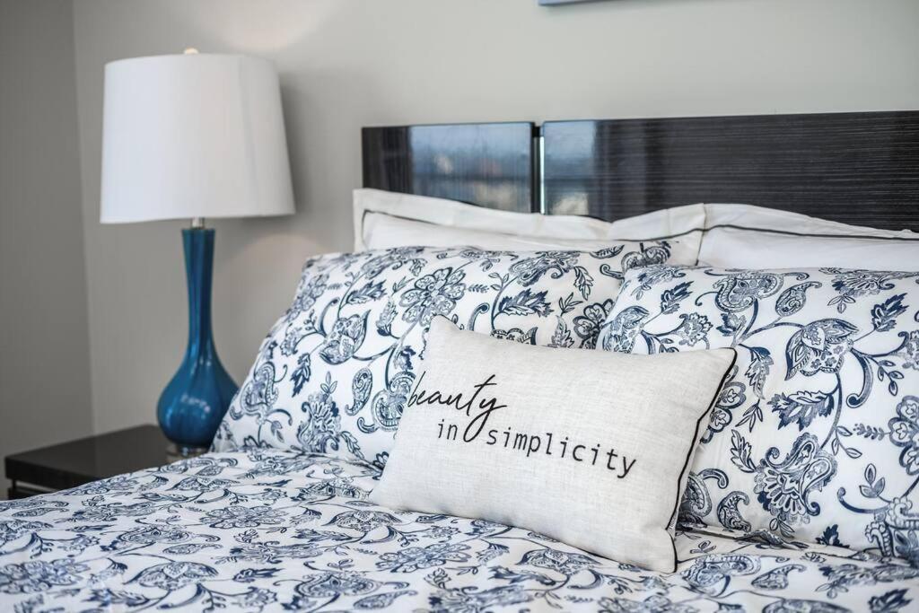 Luxury Stampede/sky View, Free Parking, Gym Apartment Calgary