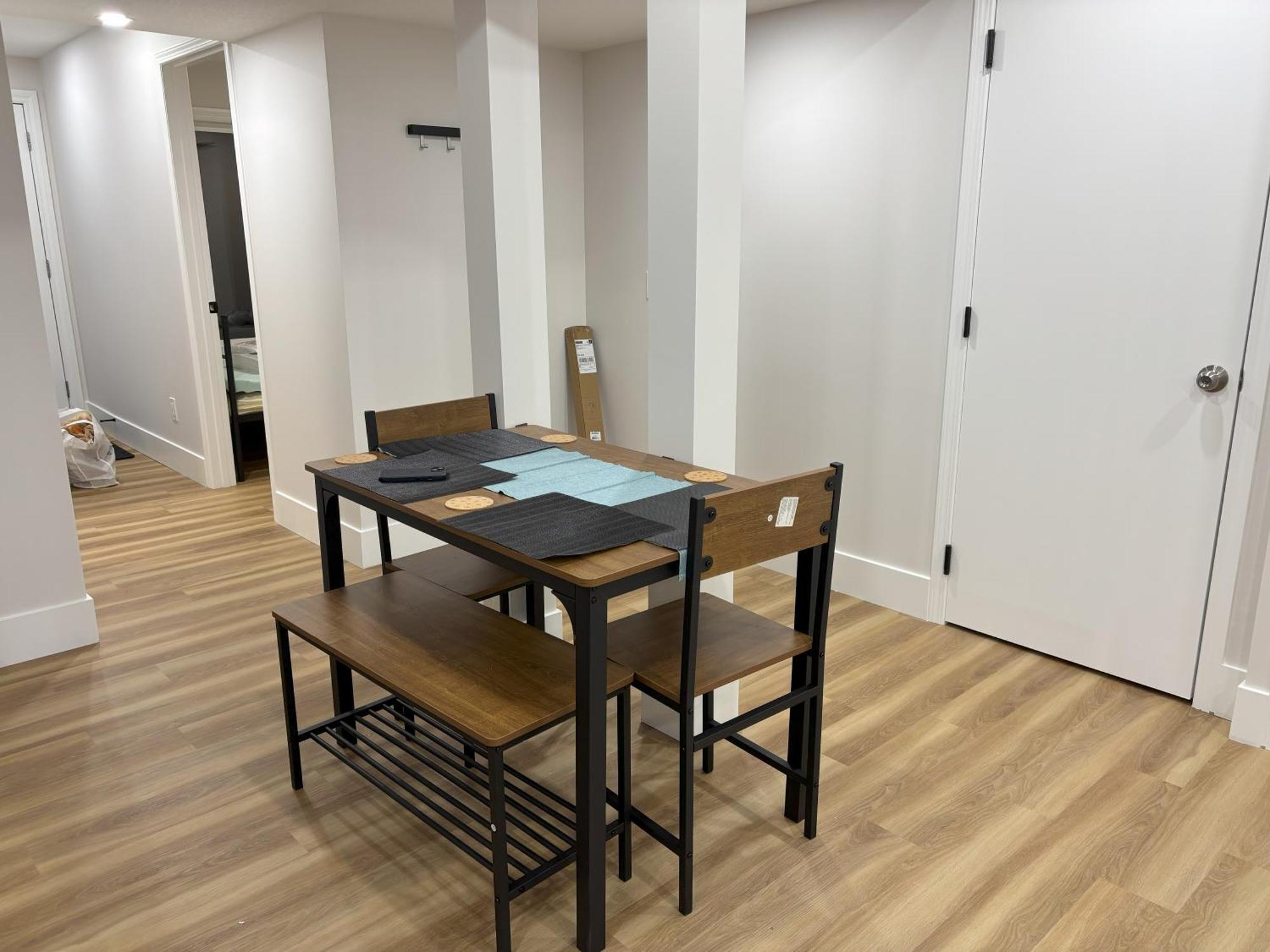 Apartment Valleyhut - Private 2 Bedrooms 1 Bathroom Walkout Basement Apartment Calgary