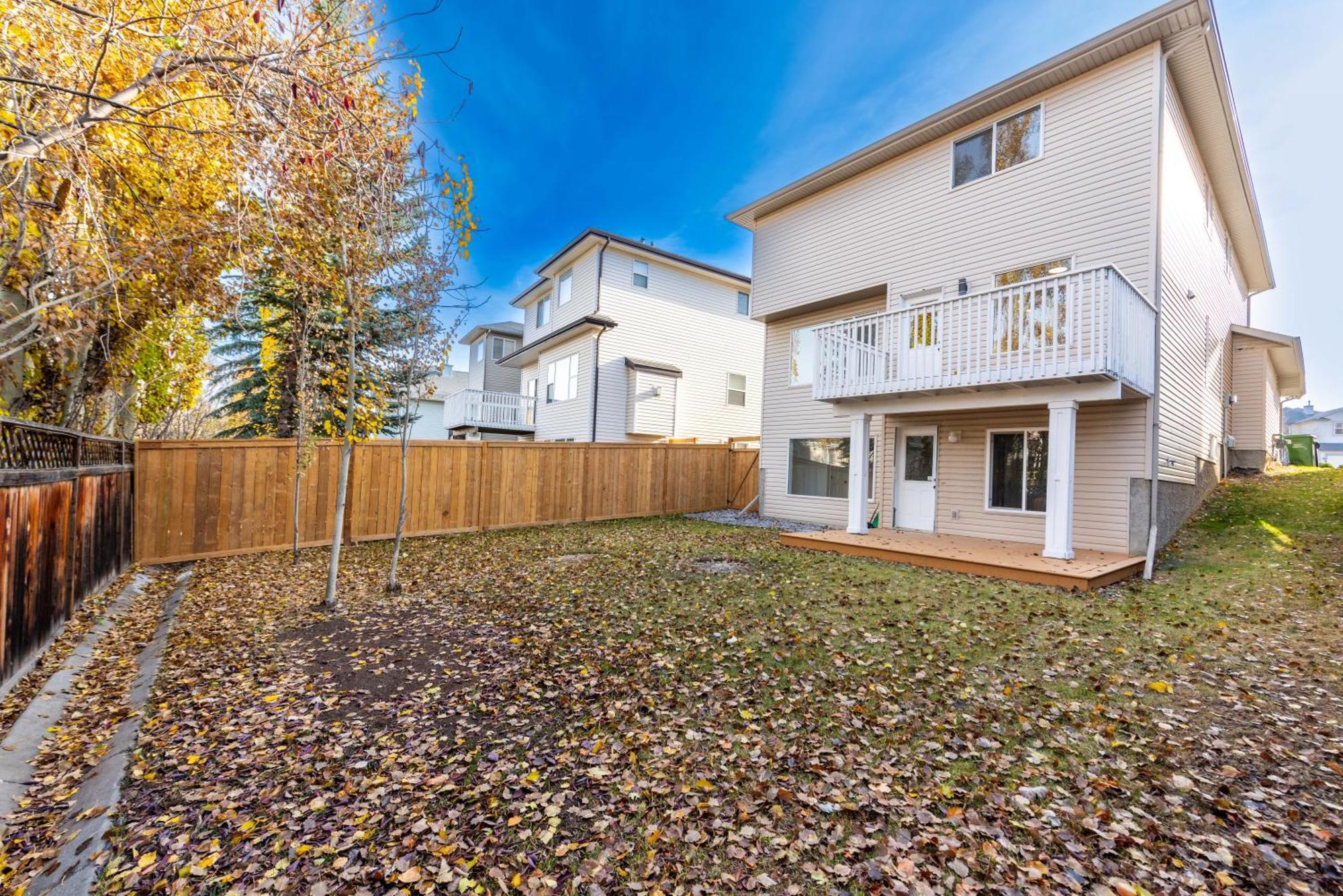 Valleyhut - Private 2 Bedrooms 1 Bathroom Walkout Basement Apartment Apartment Calgary