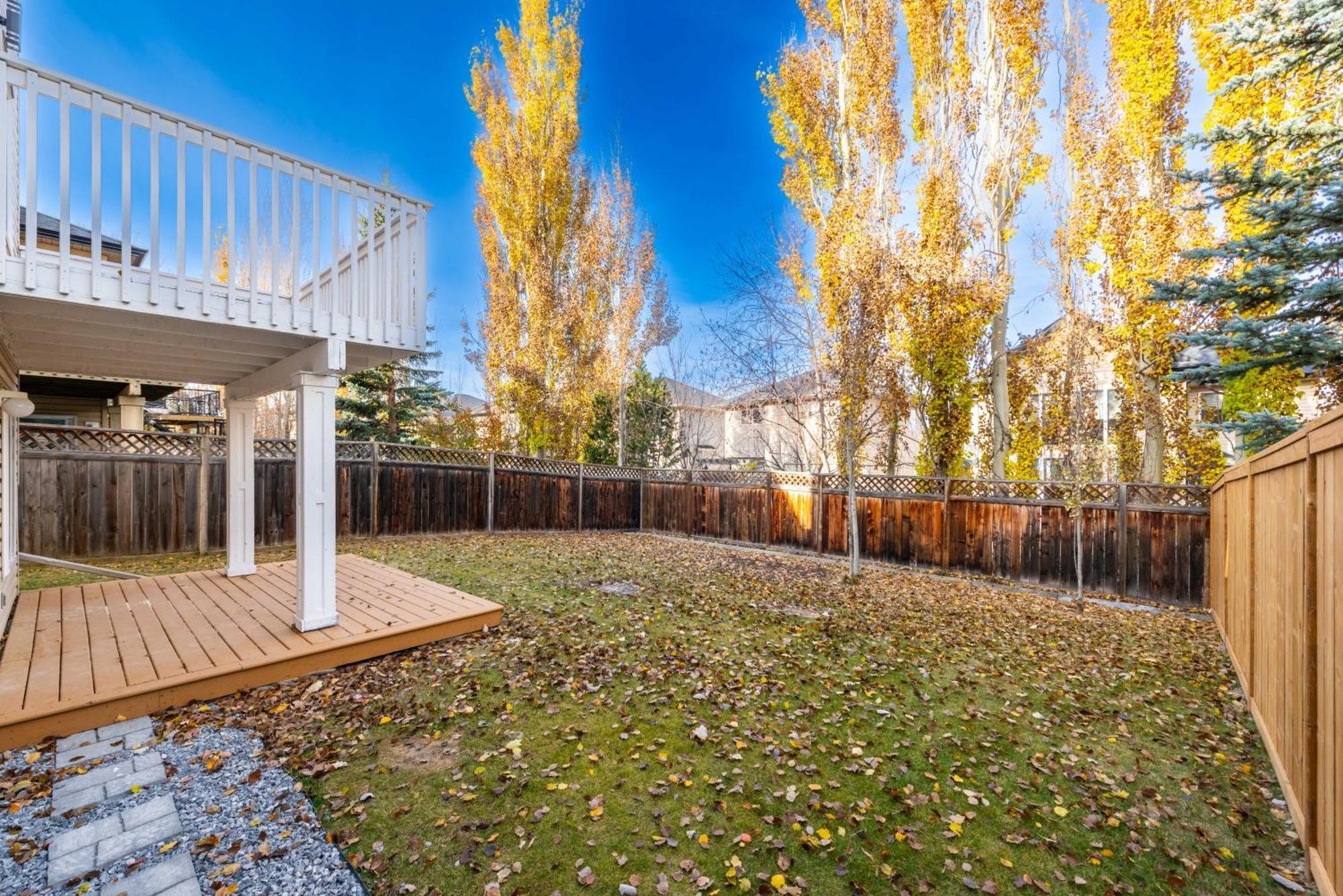 Valleyhut - Private 2 Bedrooms 1 Bathroom Walkout Basement Apartment Calgary