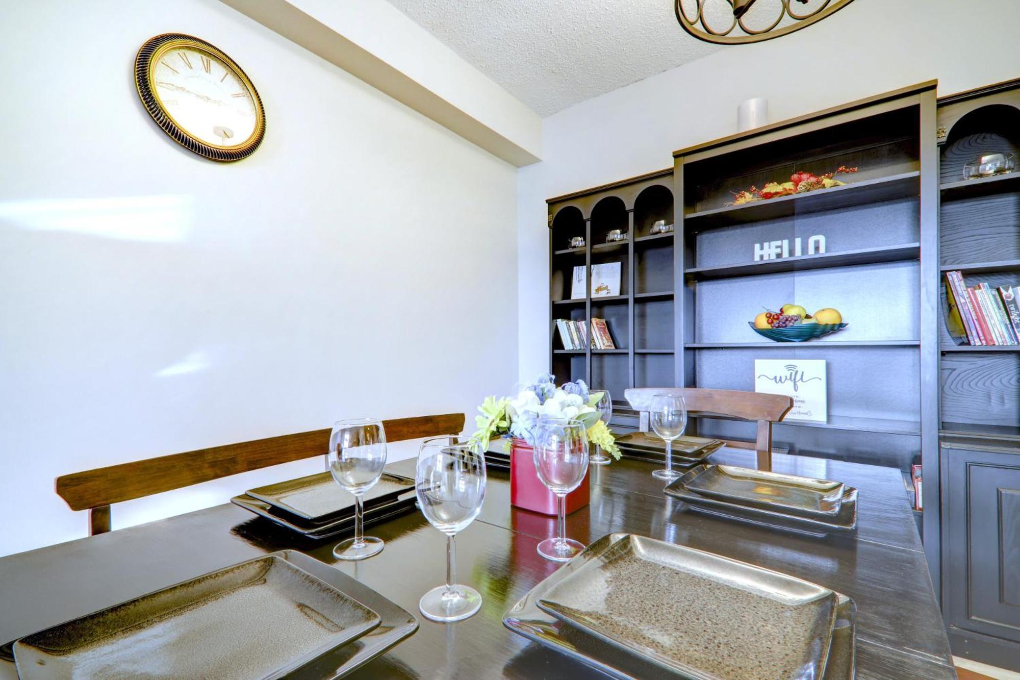 Apartment Large Floor 2br, Stampede & Parking By Doorbed Calgary