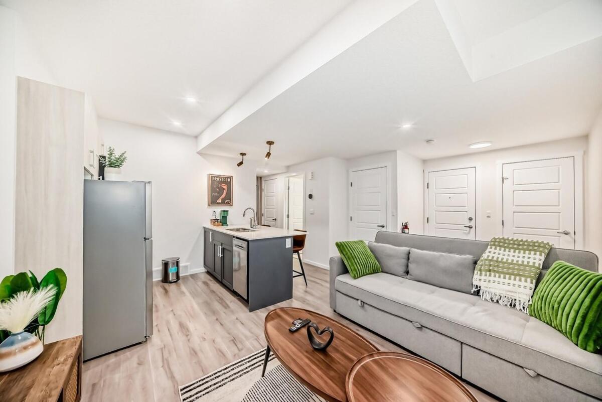 Private Unit 15 Mins From Airport Apartment
