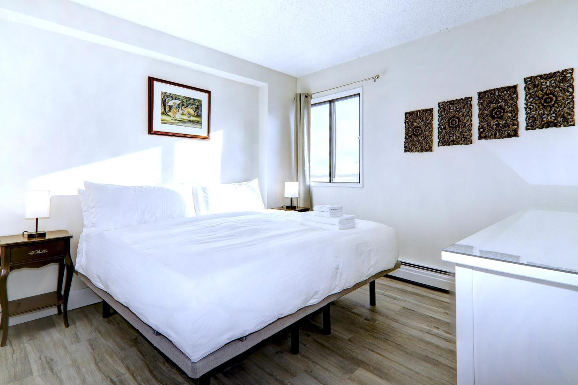 Large Floor 2br, Stampede & Parking By Doorbed Calgary