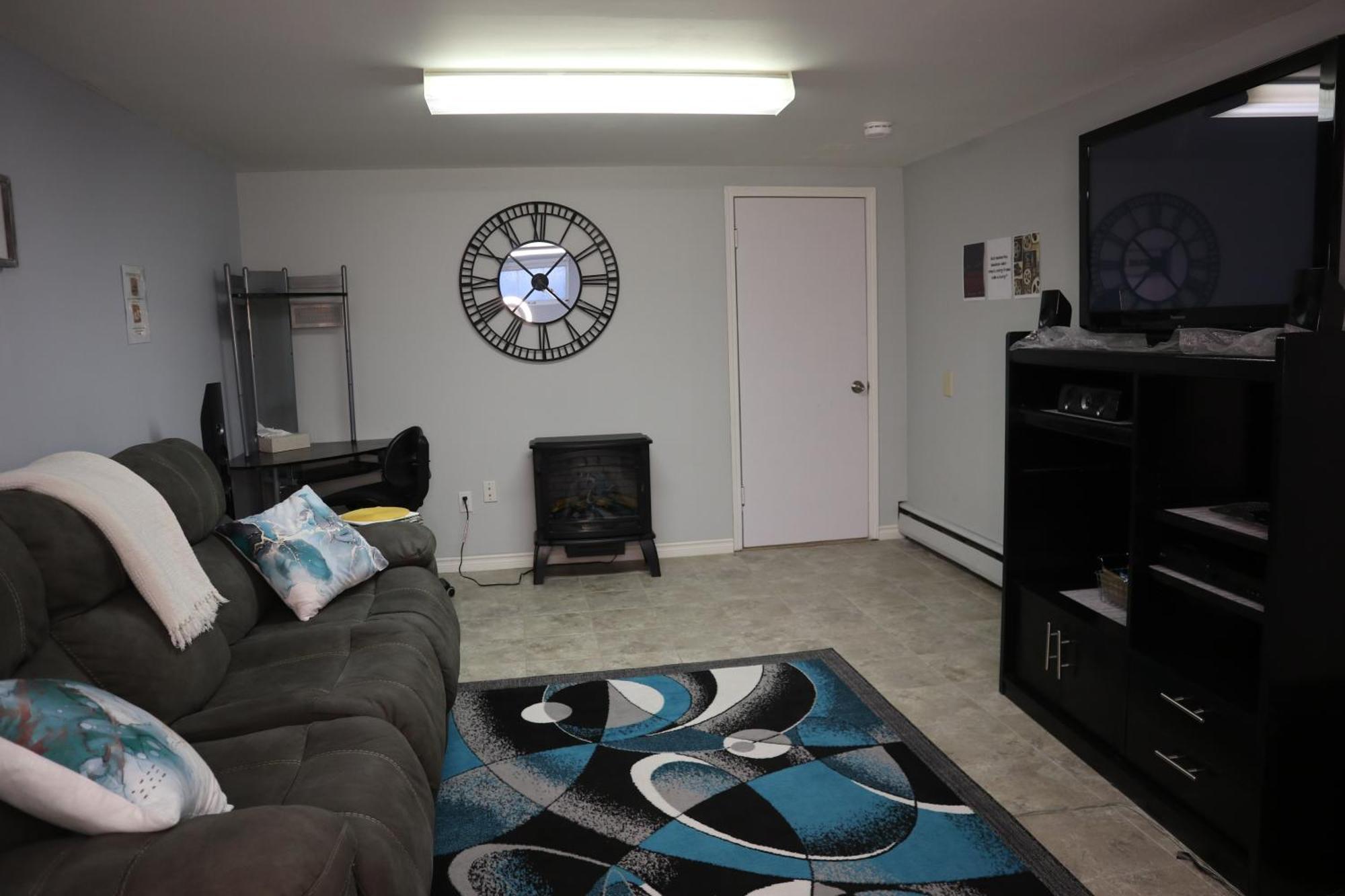 Calgary's Cinema Retreat Apartment *