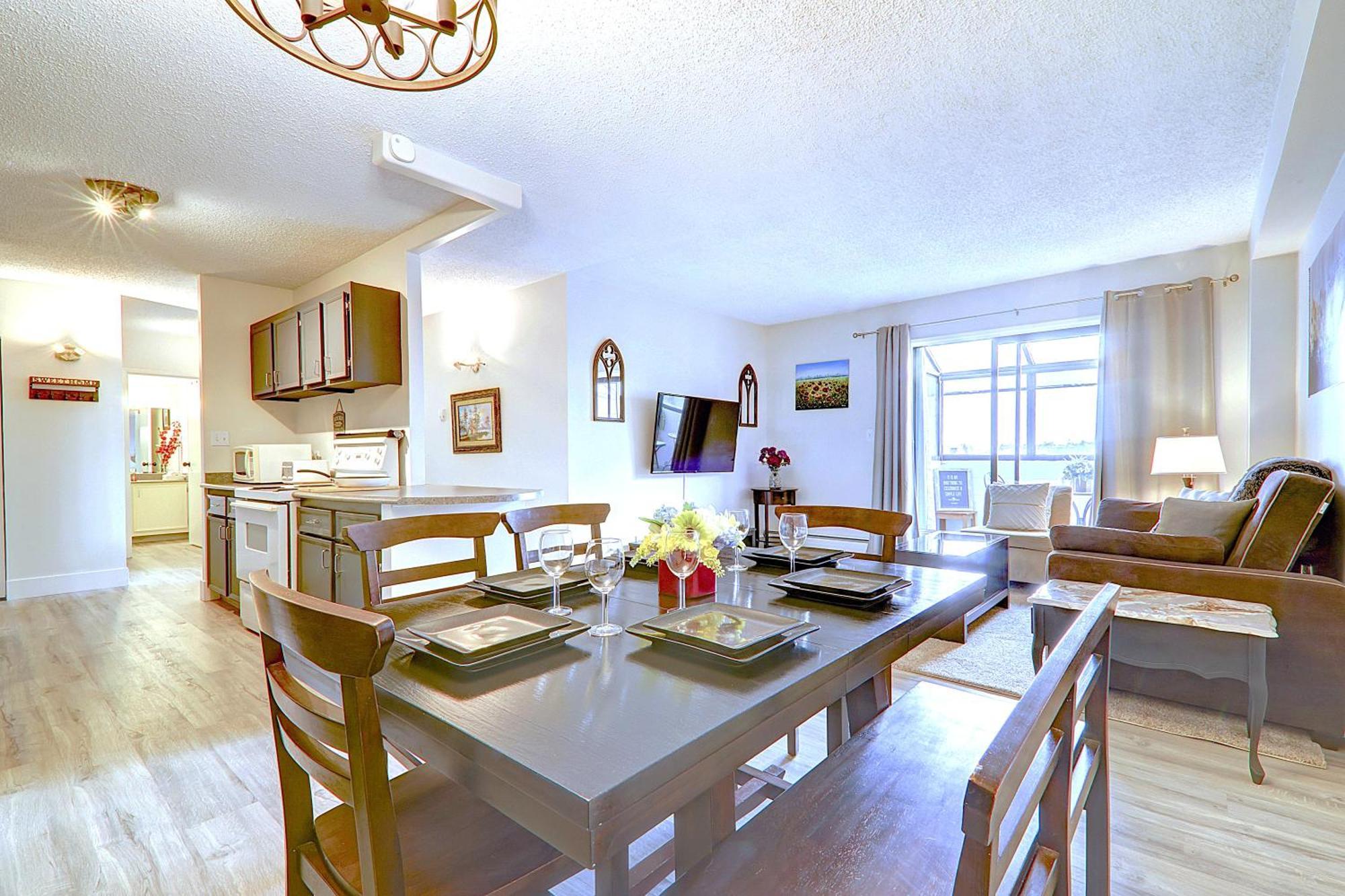 Large Floor 2br, Stampede & Parking By Doorbed Apartment Calgary