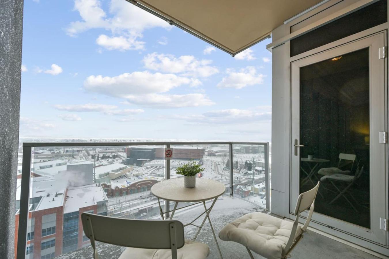 The Urban Peak On The 19th Floor Of The Alura Calgary