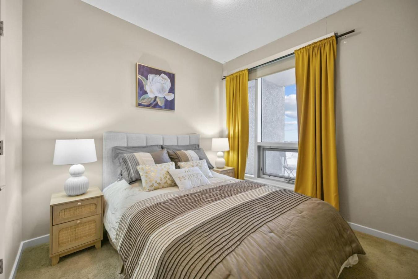 The Urban Peak On The 19th Floor Of The Alura Apartment