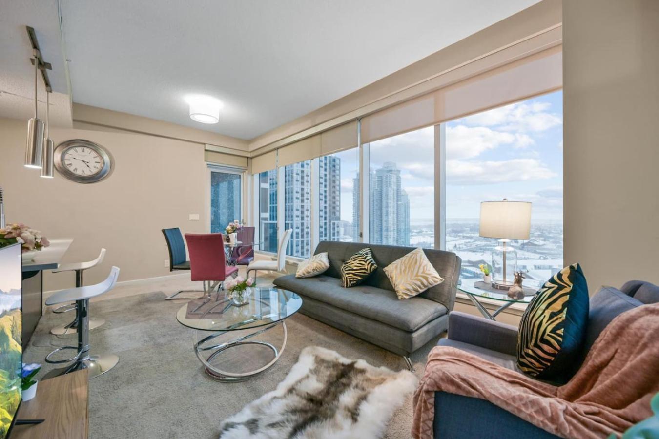 The Urban Peak On The 19th Floor Of The Alura Apartment *