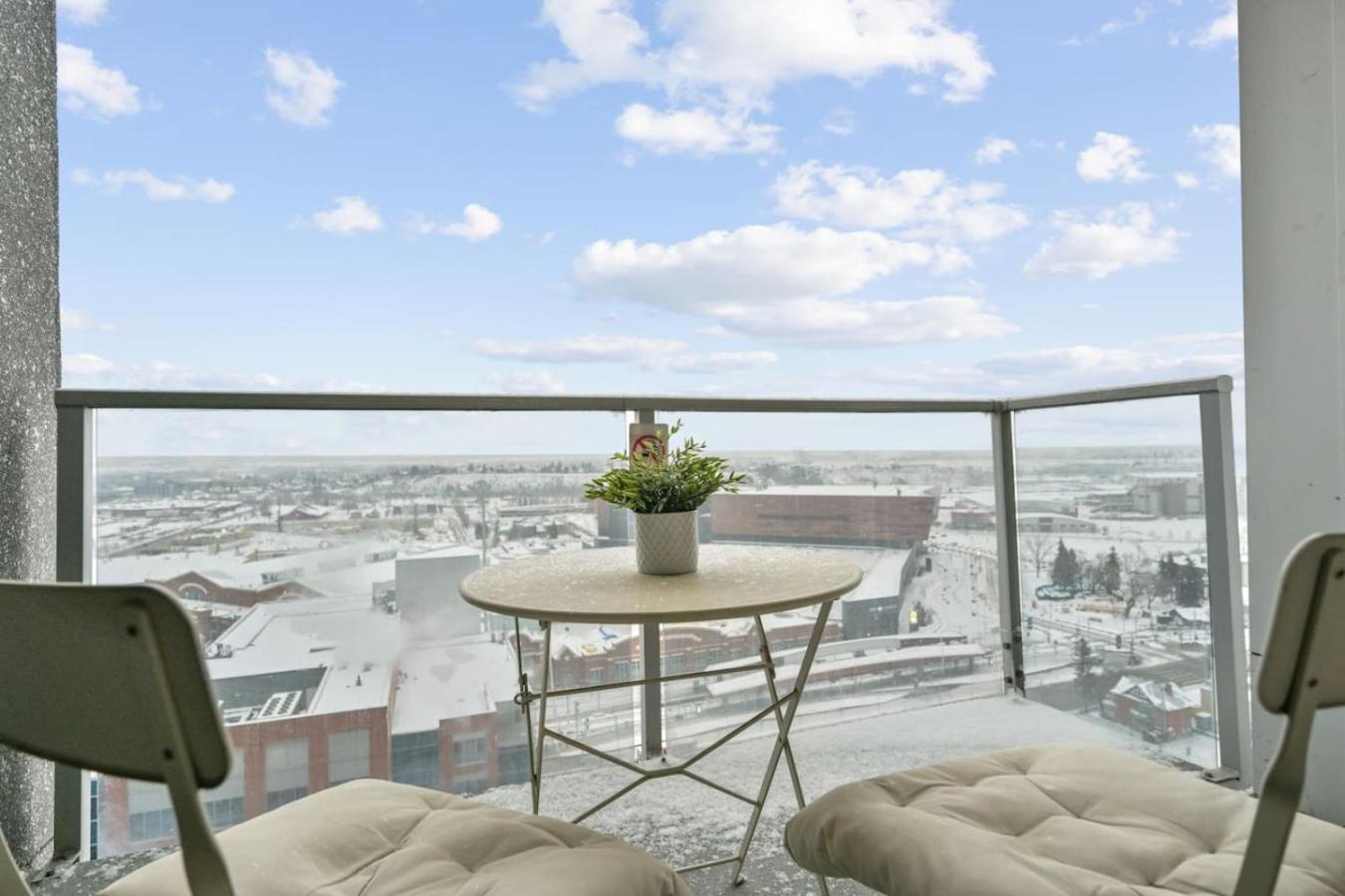 The Urban Peak On The 19th Floor Of The Alura Calgary