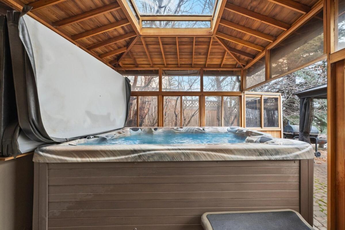 The Royal Ravine Luxury Retreat Holiday home Calgary
