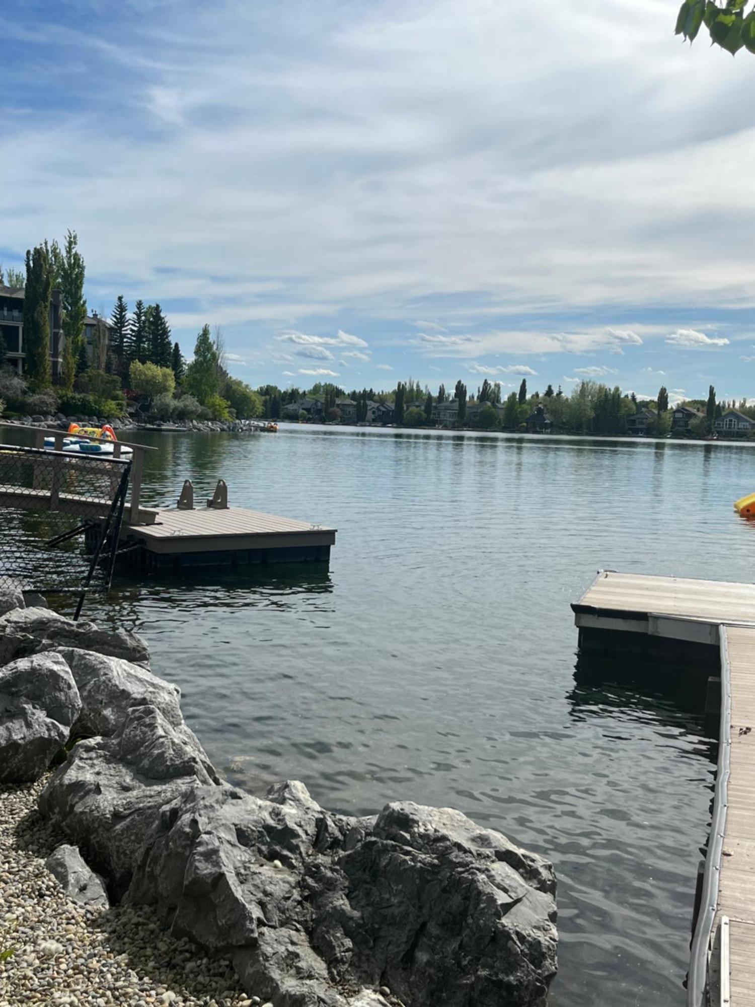 House & Shared Private Dock * Calgary