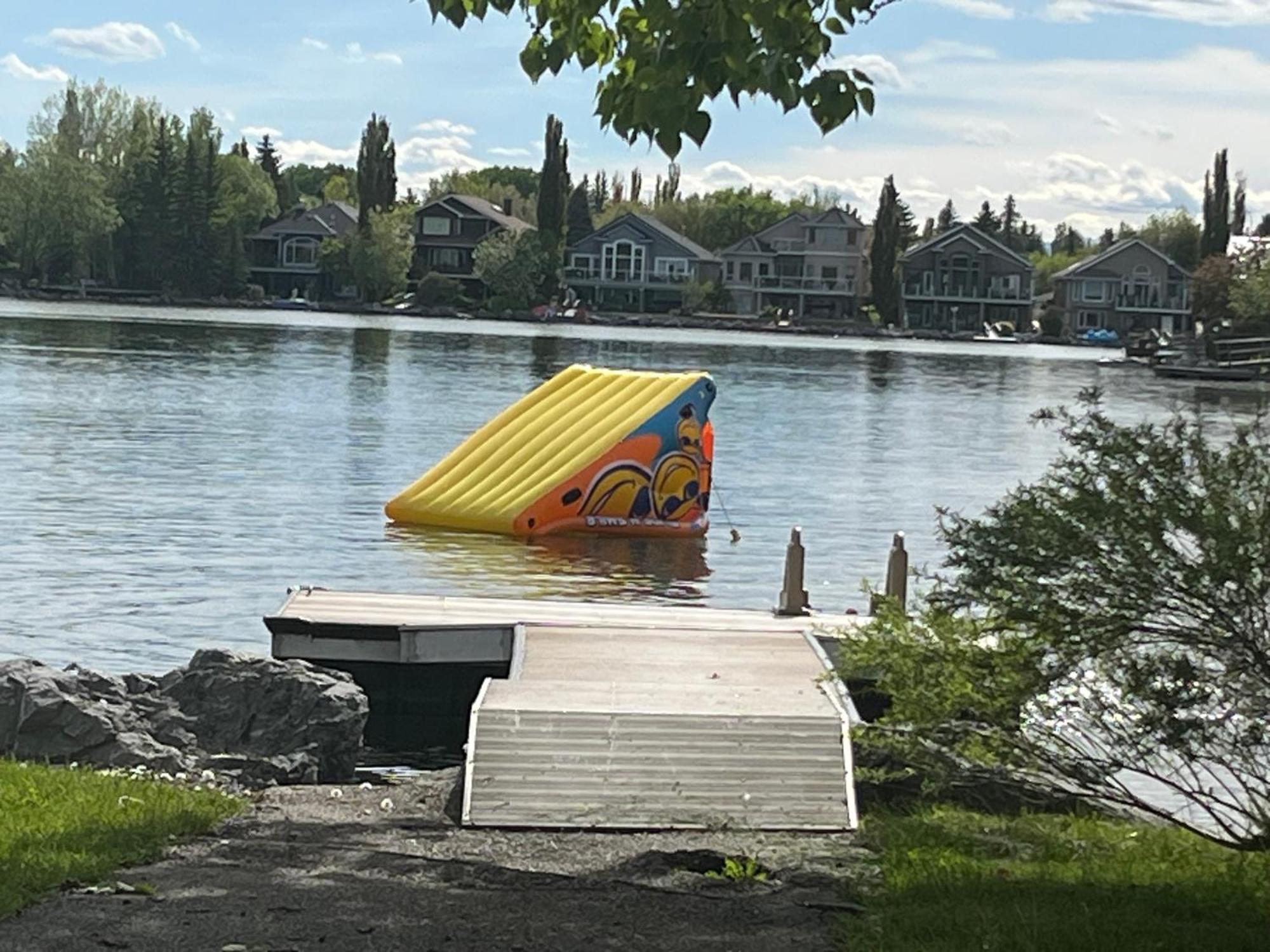House & Shared Private Dock Apartment