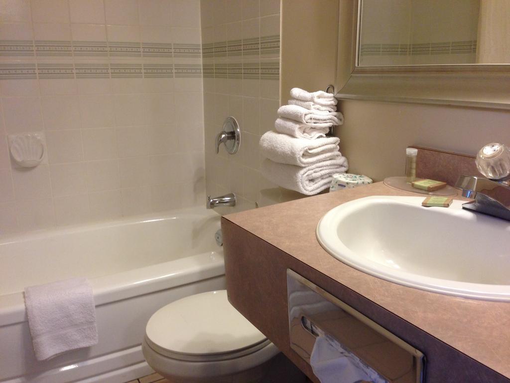 Hotel Super 8 Village 2*