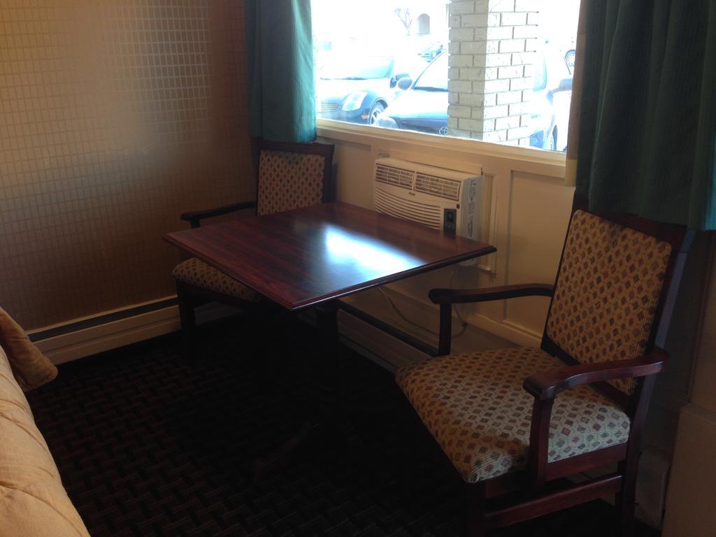 Hotel Super 8 Village 2*