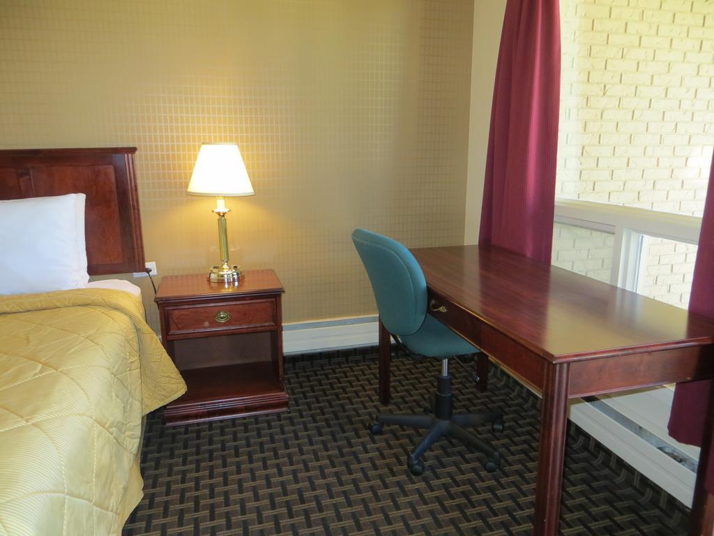 Super 8 Village Hotel