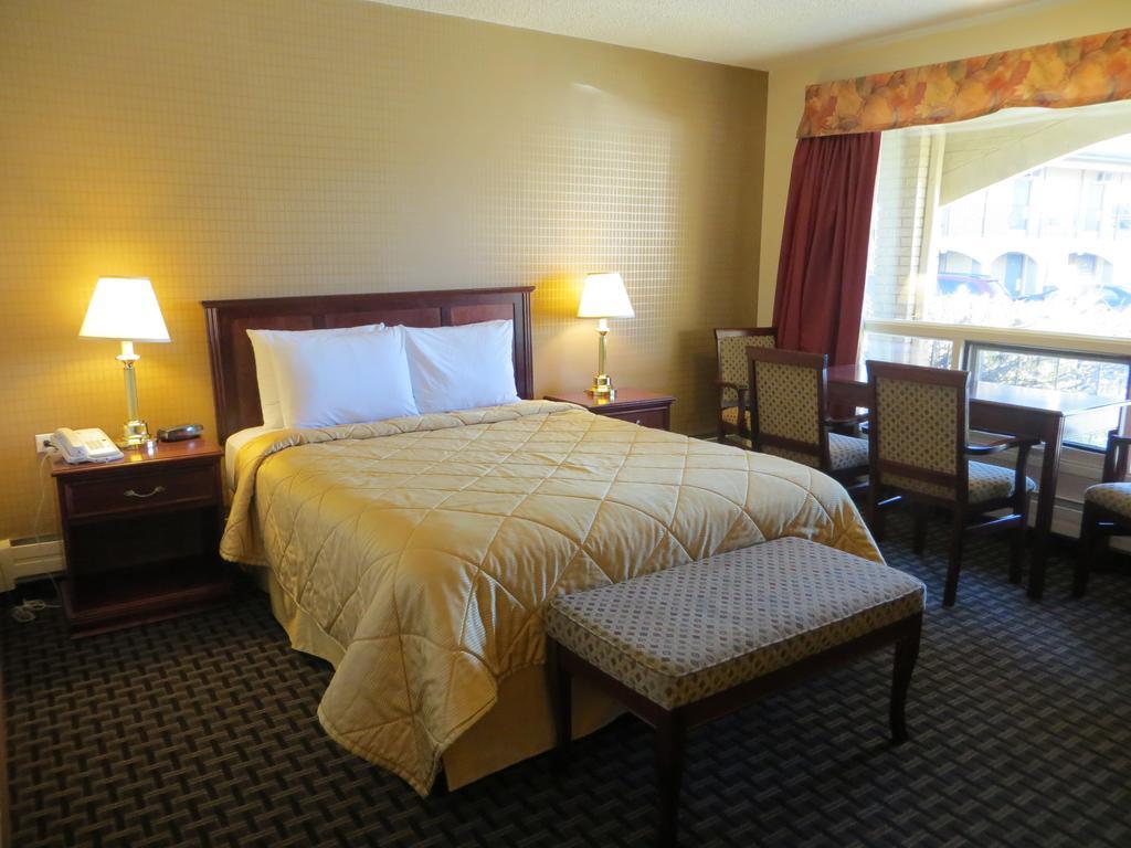 Super 8 Village 2* Calgary