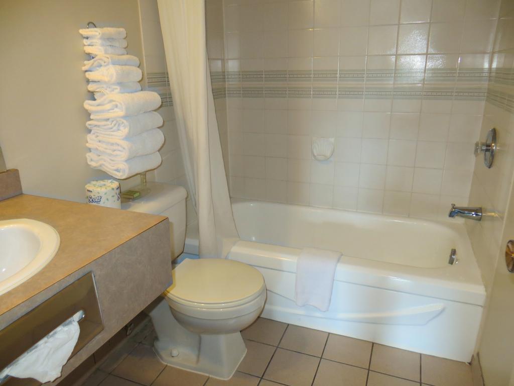 Hotel Super 8 Village 2*