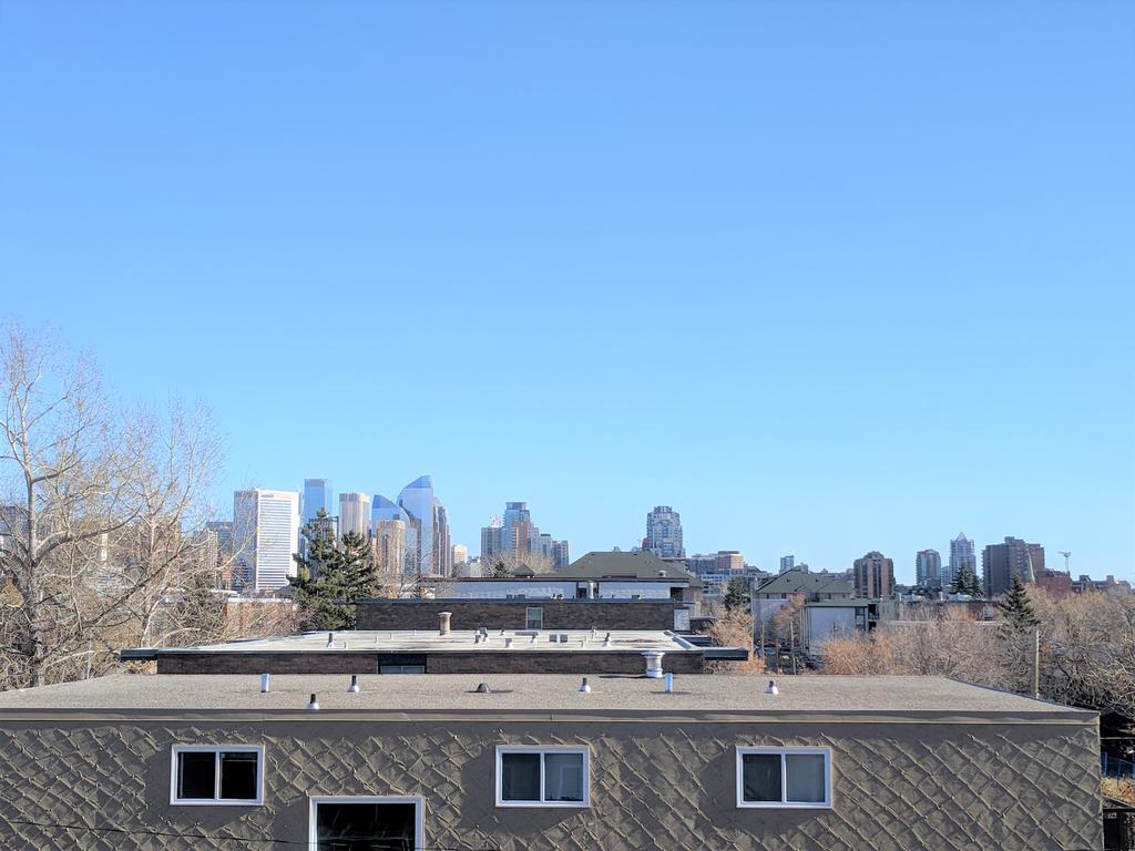Three-bedroom House With Balcony #33 Sunalta Downtown Calgary