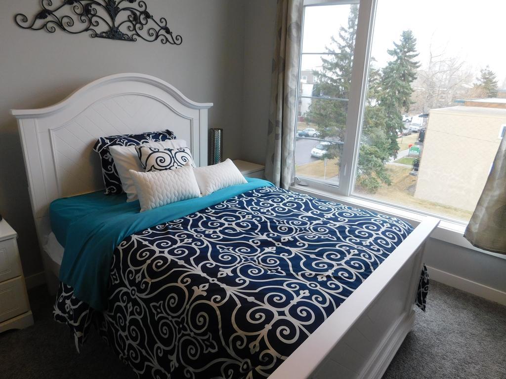 Apartment Three-bedroom House With Balcony #33 Sunalta Downtown *