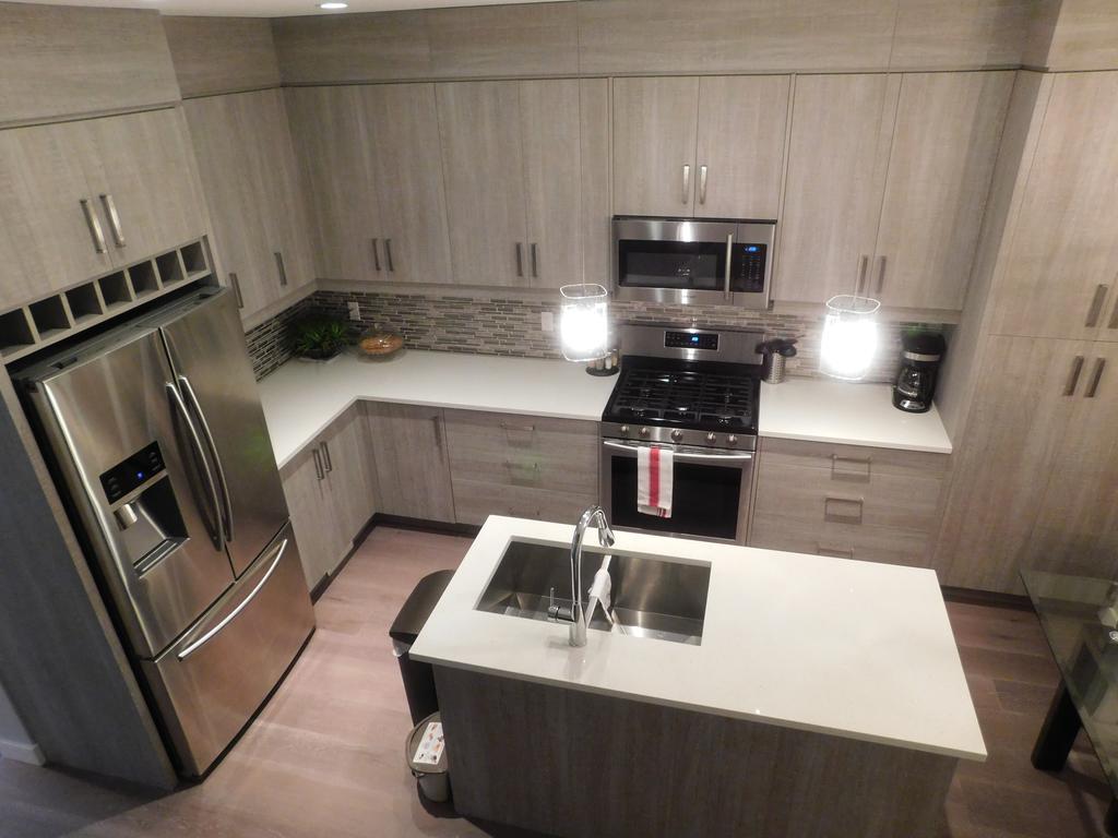 Three-bedroom House With Balcony #33 Sunalta Downtown Apartment *