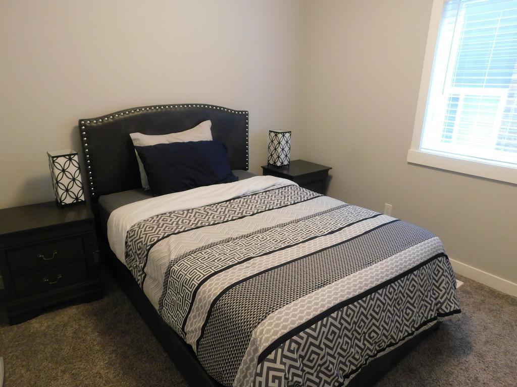 Apartment Three-bedroom House With Balcony #33 Sunalta Downtown *