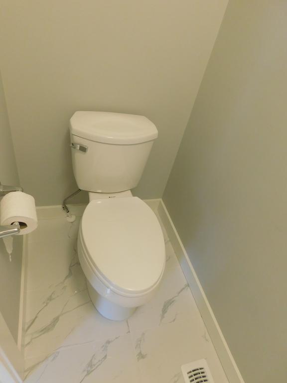 Three-bedroom House With Balcony #33 Sunalta Downtown Apartment *