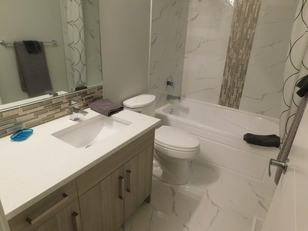 Apartment Three-bedroom House With Balcony #33 Sunalta Downtown