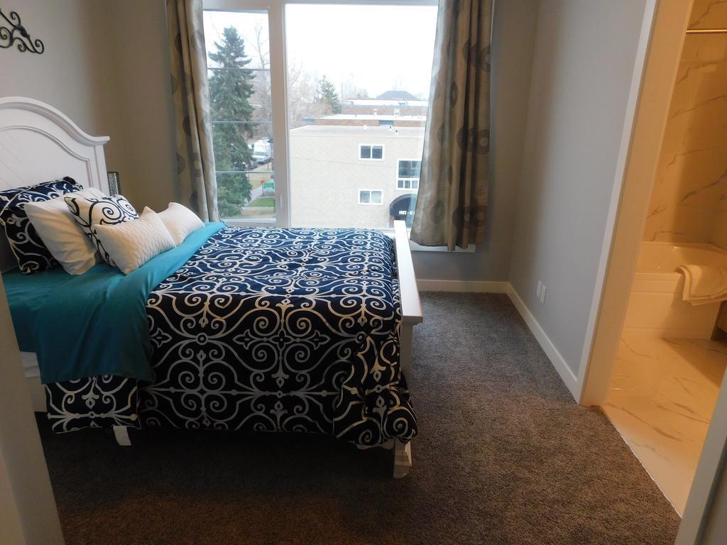 Three-bedroom House With Balcony #33 Sunalta Downtown Apartment Calgary